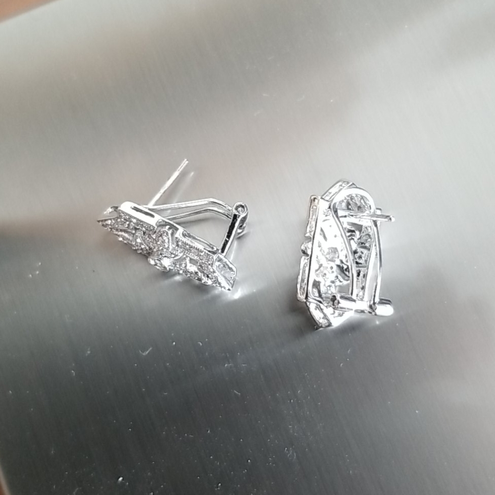 14kt White Gold Diamond Earrings - Picture 2 of 6